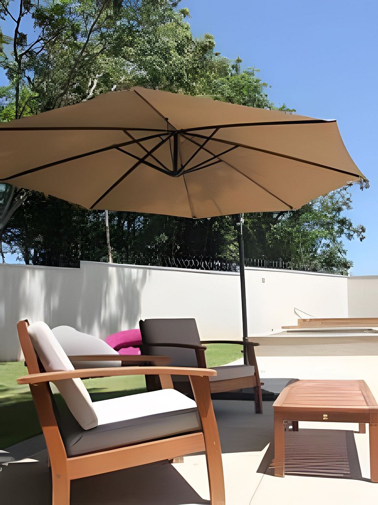 Casa sofisticada c/ 4 suítes, piscina e sauna