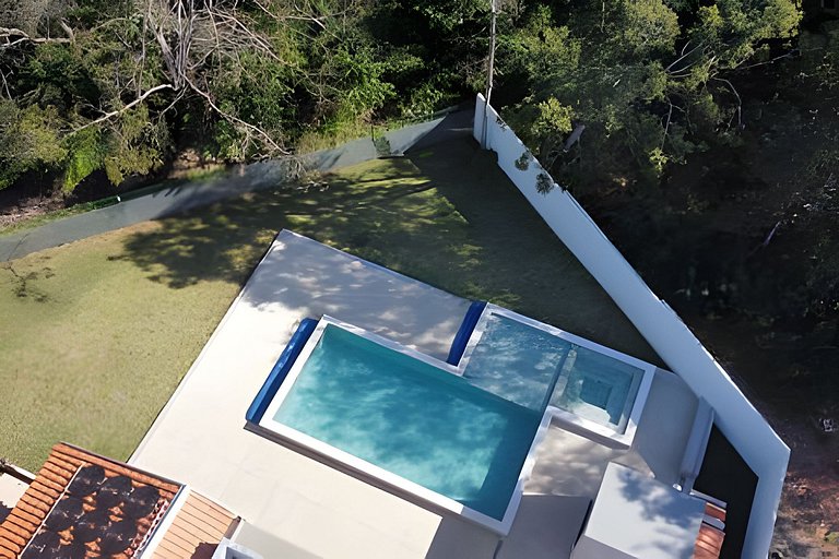 Casa sofisticada c/ 4 suítes, piscina e sauna
