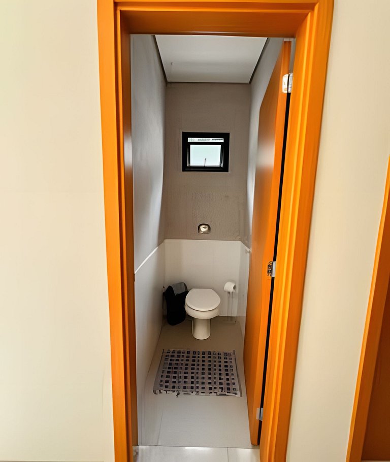 Casa sofisticada c/ 4 suítes, piscina e sauna