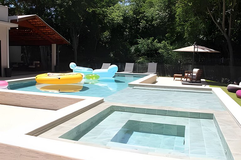 Casa com 4 suítes, piscina e sauna em Bonito - MS