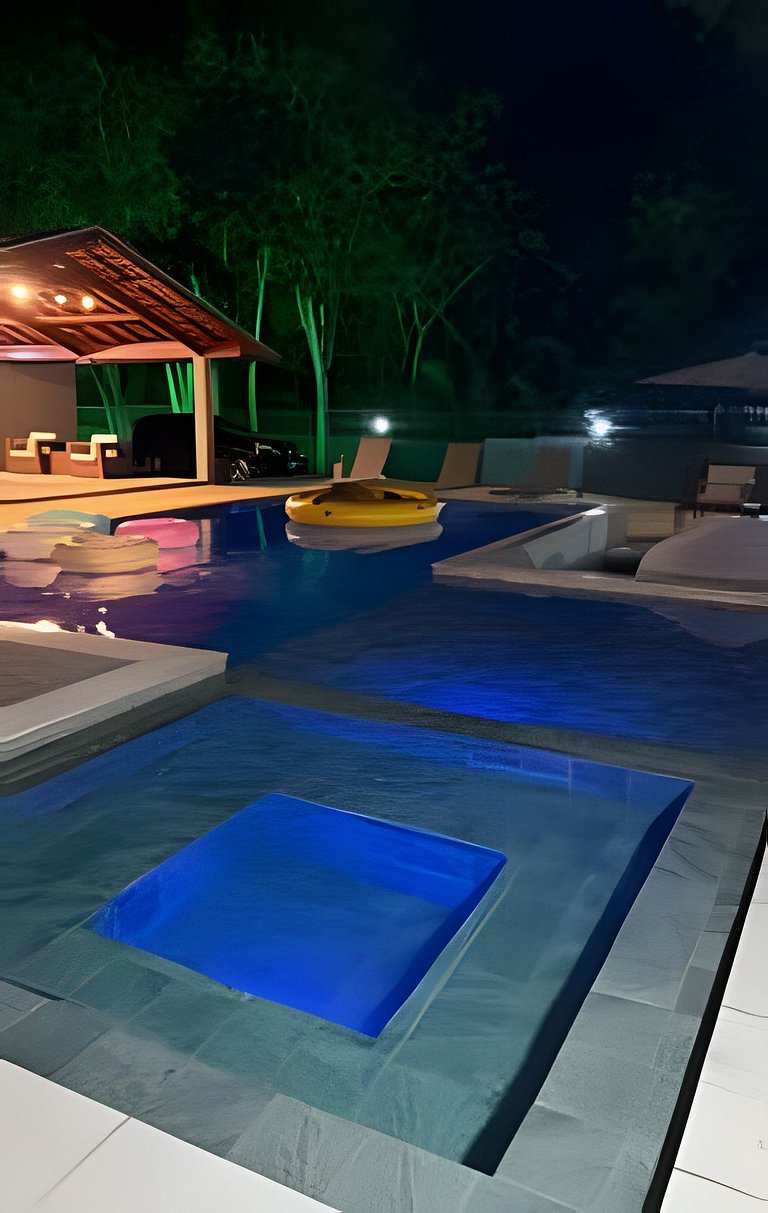 Casa sofisticada c/ 4 suítes, piscina e sauna
