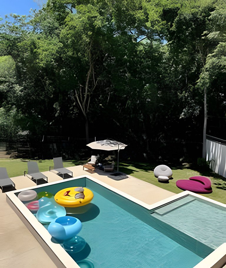 Casa sofisticada c/ 4 suítes, piscina e sauna