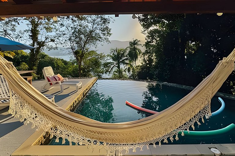 Paraíso em Angra: piscina + praia privativa