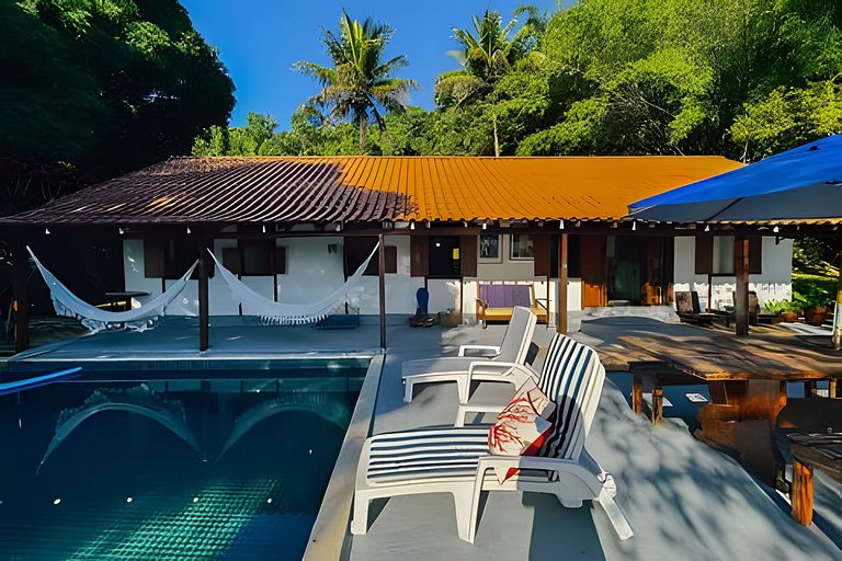 Paraíso em Angra: piscina + praia privativa