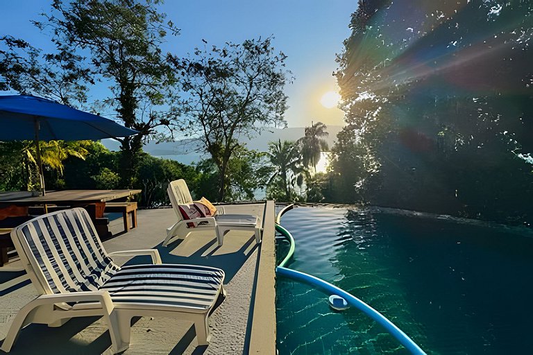 Paraíso em Angra: piscina + praia privativa