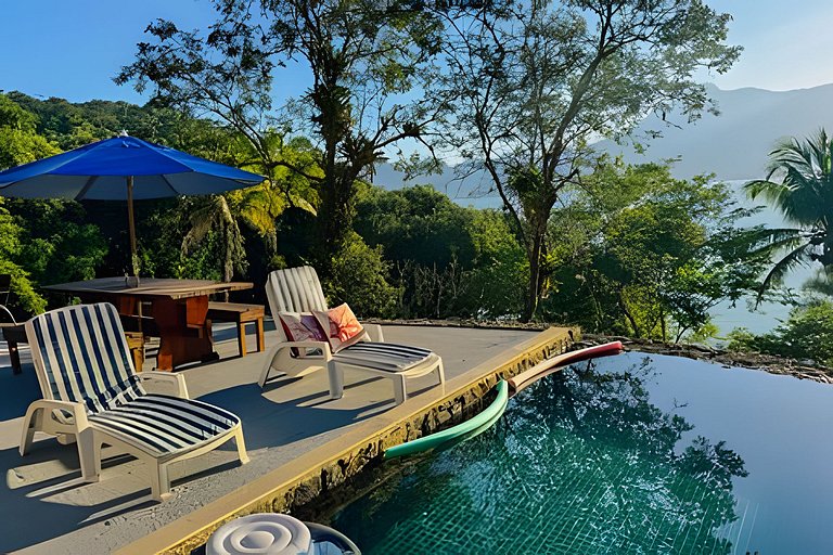 Paraíso em Angra: piscina + praia privativa