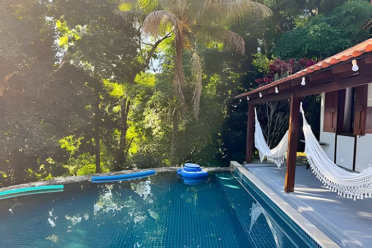 Paraíso em Angra: piscina + praia privativa