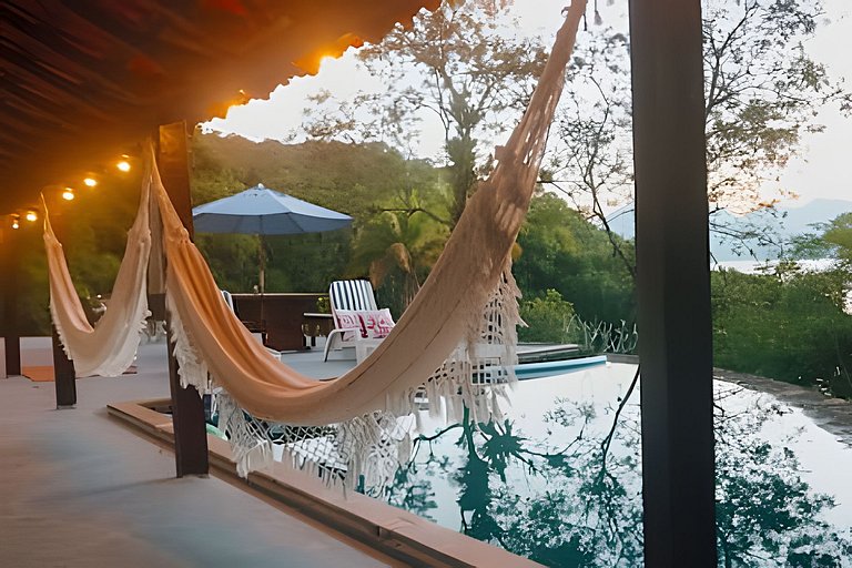 Paraíso em Angra: piscina + praia privativa
