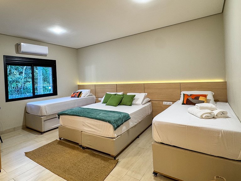 Casa sofisticada c/ 4 suítes, piscina e sauna