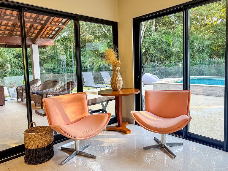 Casa com 4 suítes, piscina e sauna em Bonito - MS