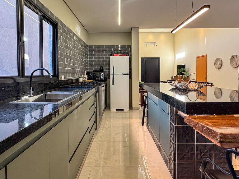 Casa com 4 suítes, piscina e sauna em Bonito - MS