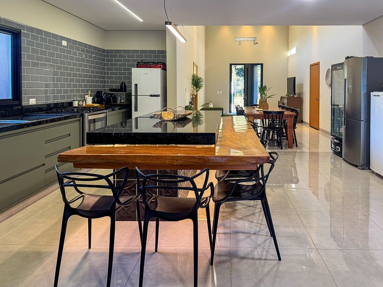 Casa com 4 suítes, piscina e sauna em Bonito - MS