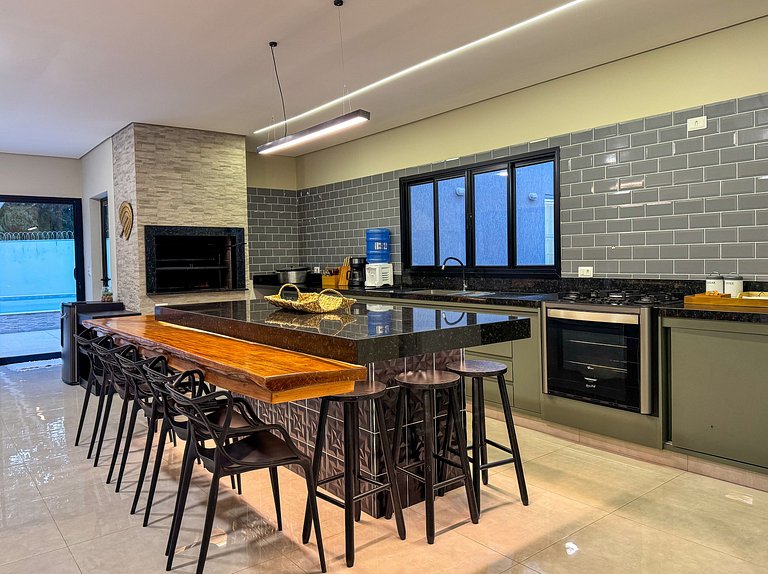 Casa com 4 suítes, piscina e sauna em Bonito - MS