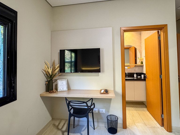 Casa sofisticada c/ 4 suítes, piscina e sauna