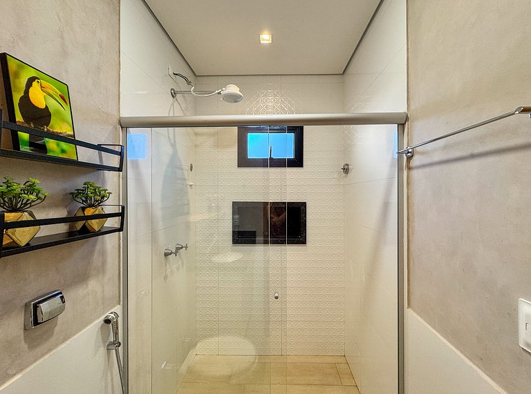 Casa sofisticada c/ 4 suítes, piscina e sauna