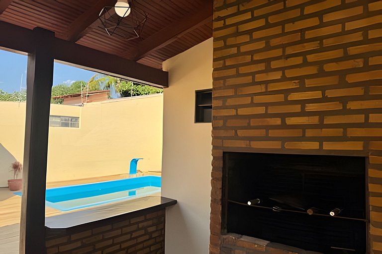 Piscina e 4 quartos há 3 min da praça principal