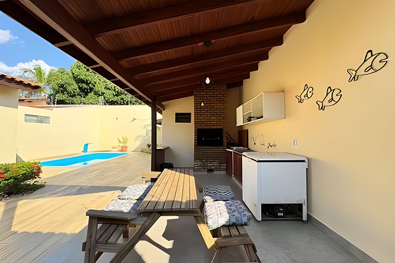 Piscina e 4 quartos há 3 min da praça principal