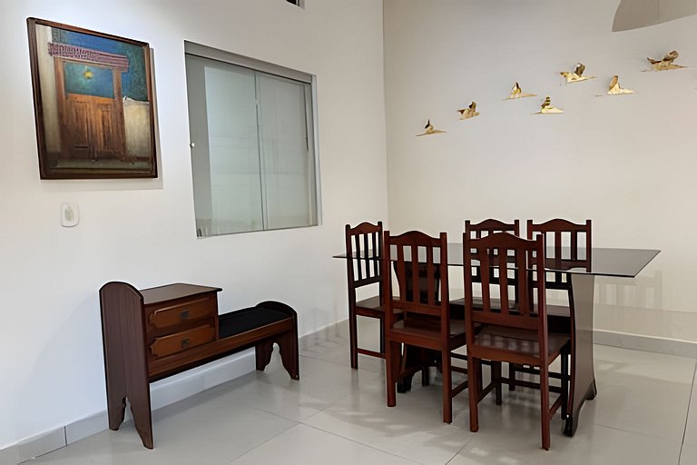 Piscina e 4 quartos há 3 min da praça principal