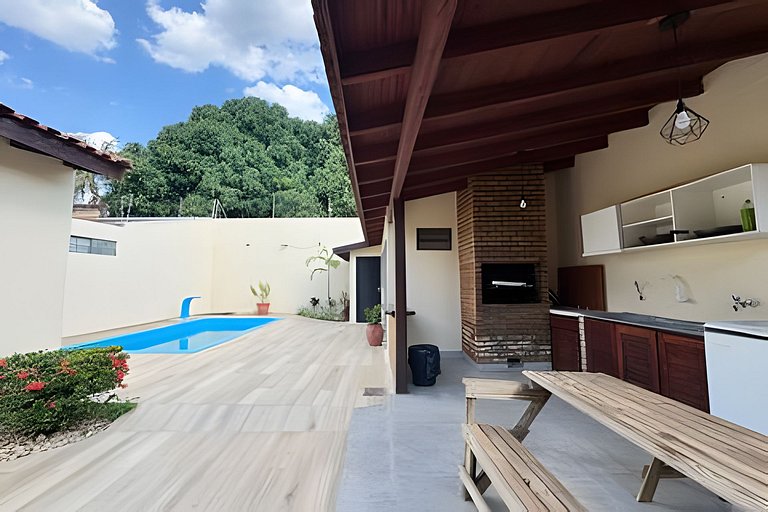 Casa com piscina para família em Bonito/MS