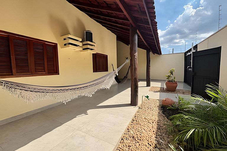 Piscina e 4 quartos há 3 min da praça principal