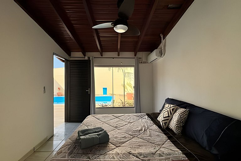 Piscina e 4 quartos há 3 min da praça principal