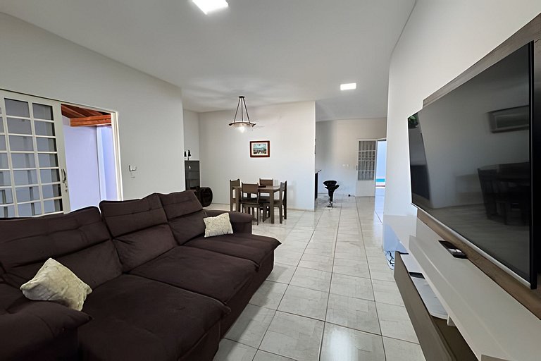 Casa exclusiva com piscina e sinuca em Bonito