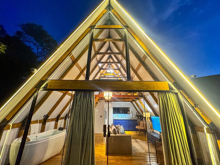 Chalé Folk Village | Moderno e Aconchegante com jacuzzi