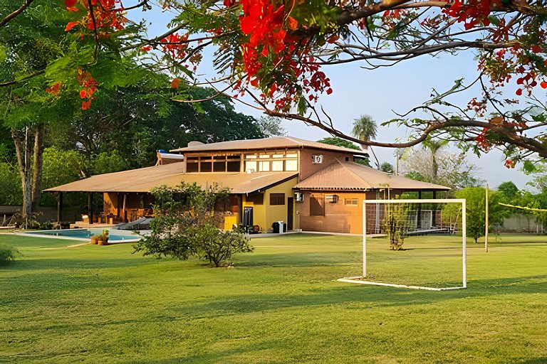 Casa Exclusiva em Hotel Piscina e Campo de Futebol