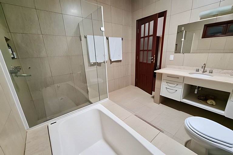 Casa Exclusiva em Hotel Piscina e Campo de Futebol