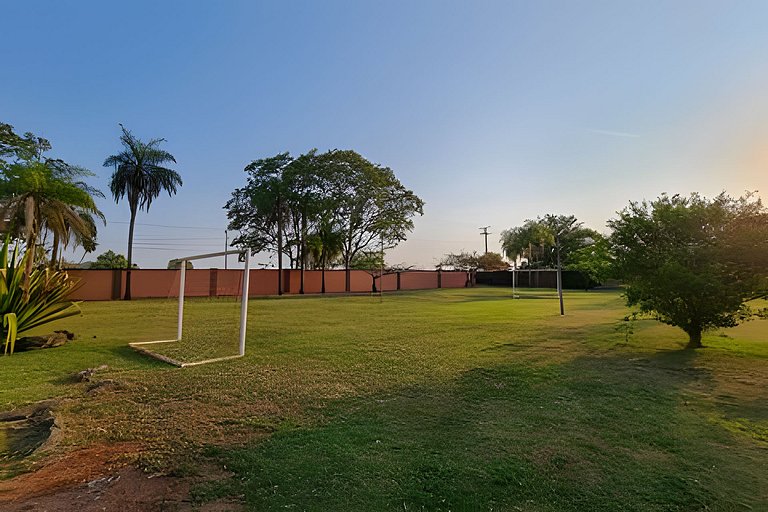 Casa Exclusiva em Hotel Piscina e Campo de Futebol