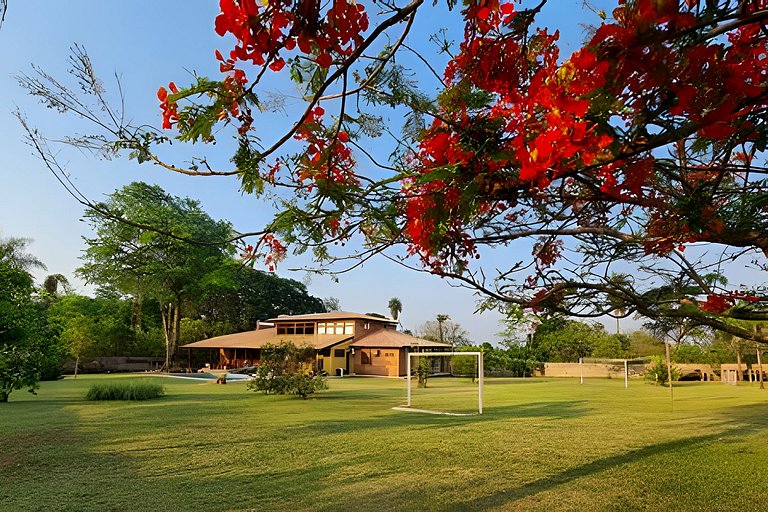 Casa Exclusiva em Hotel Piscina e Campo de Futebol