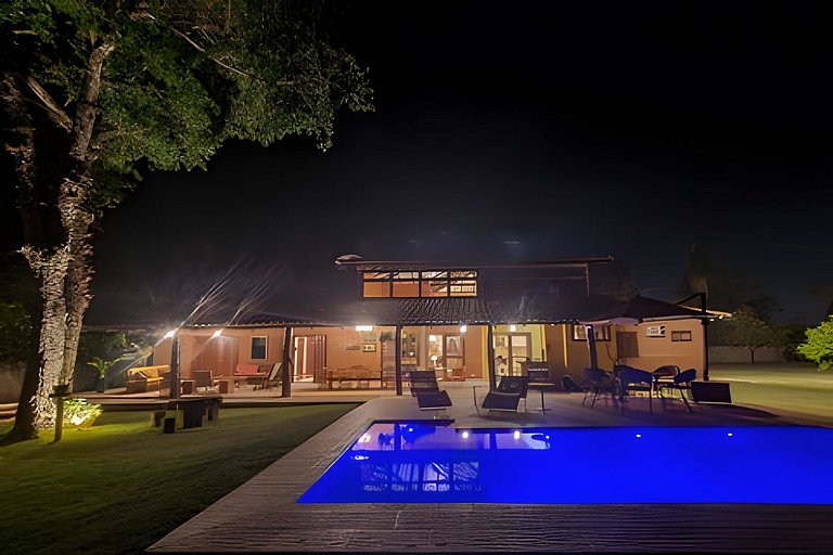 Casa Exclusiva em Hotel Piscina e Campo de Futebol