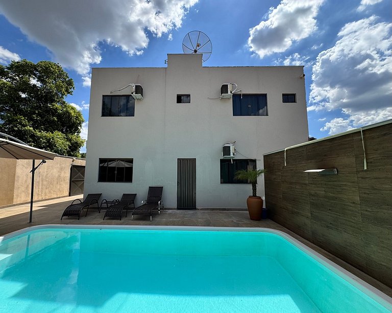 Casa + 4 Suítes Privativas com Piscina (Até 22p)