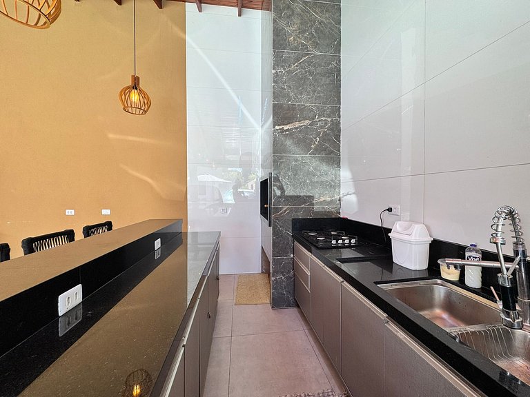 Casa + 4 Suítes Privativas com Piscina (Até 22p)