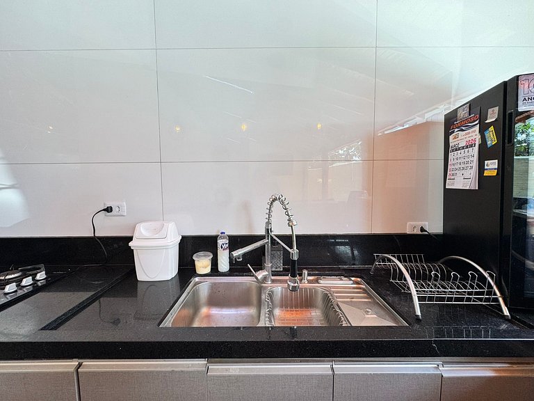 Suíte completa com área de lazer e piscina