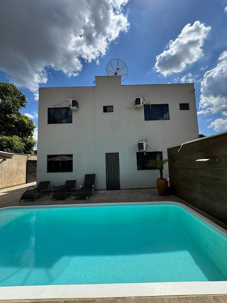 Suíte completa com área de lazer e piscina