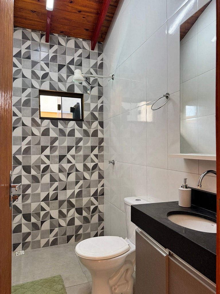 Casa + 4 Suítes Privativas com Piscina (Até 22p)