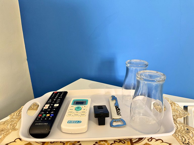 Suíte aconchegante com área de lazer e piscina