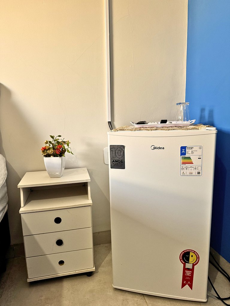 Suíte aconchegante com área de lazer e piscina