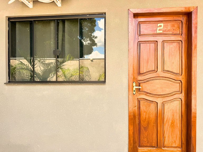 Suíte confortável com área de lazer e piscina