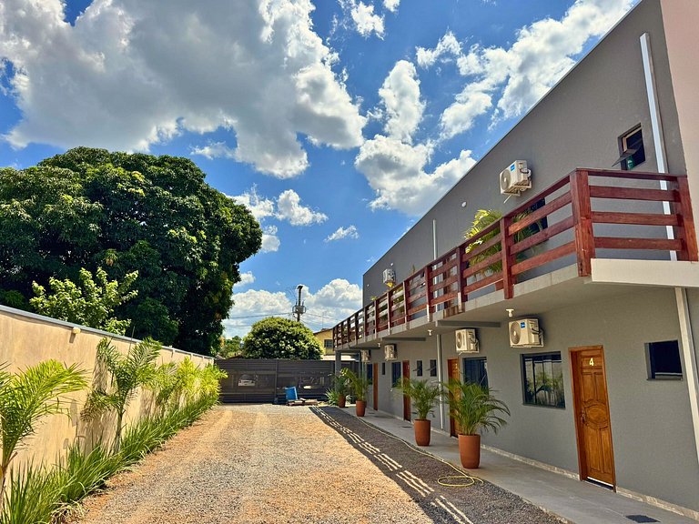 Suíte confortável com área de lazer e piscina