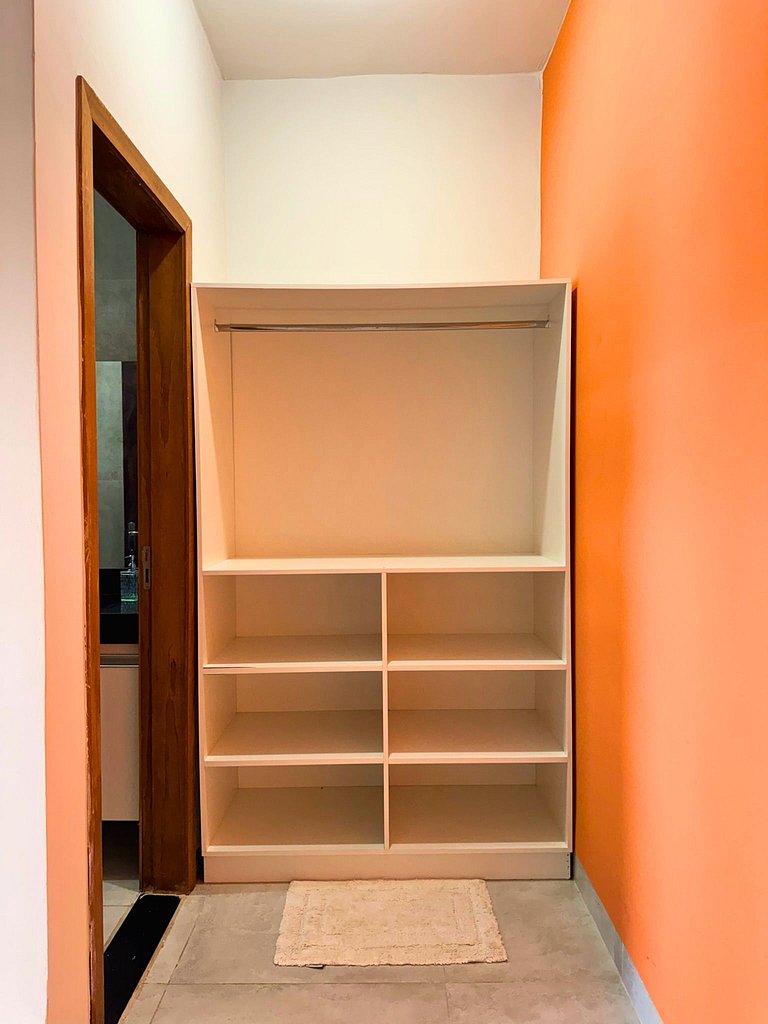 Suíte completa com área de lazer e piscina