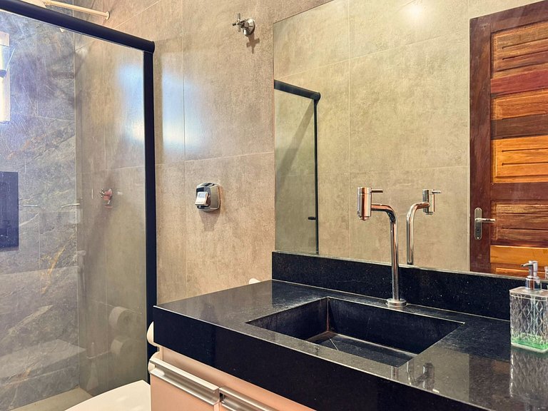 Suíte completa com área de lazer e piscina