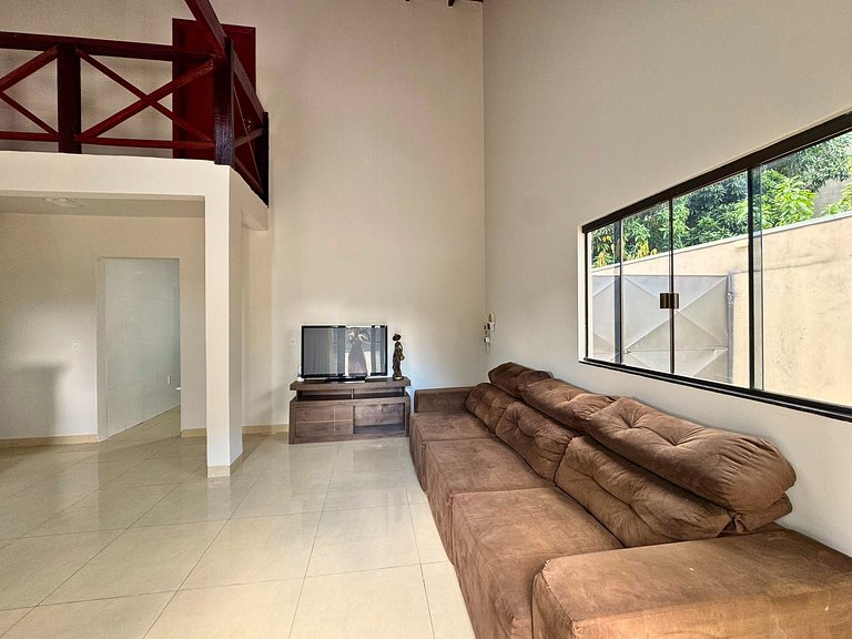 Casa privativa com 5 quartos e área de lazer compartilhada