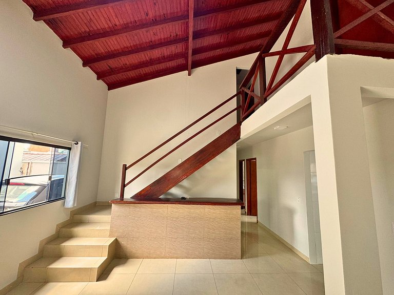 Casa privativa com 5 quartos e área de lazer compartilhada