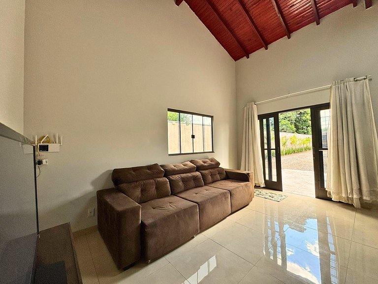 Casa privativa com 5 quartos e área de lazer compartilhada