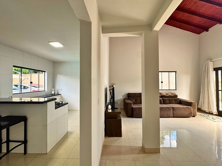 Casa privativa com 5 quartos e área de lazer compartilhada