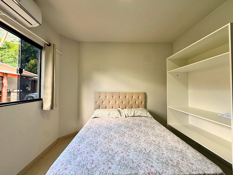 Casa privativa com 5 quartos e área de lazer compartilhada