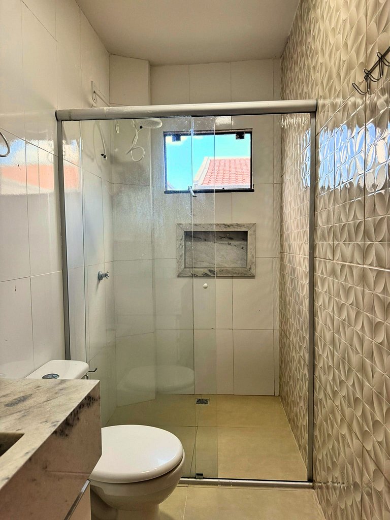 Casa privativa com 5 quartos e área de lazer compartilhada