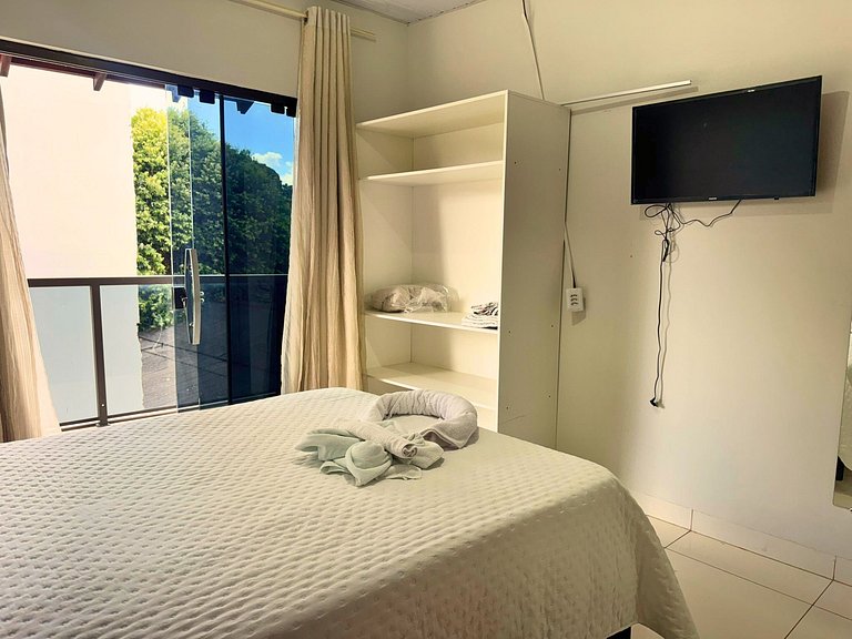 Casa privativa com 5 quartos e área de lazer compartilhada